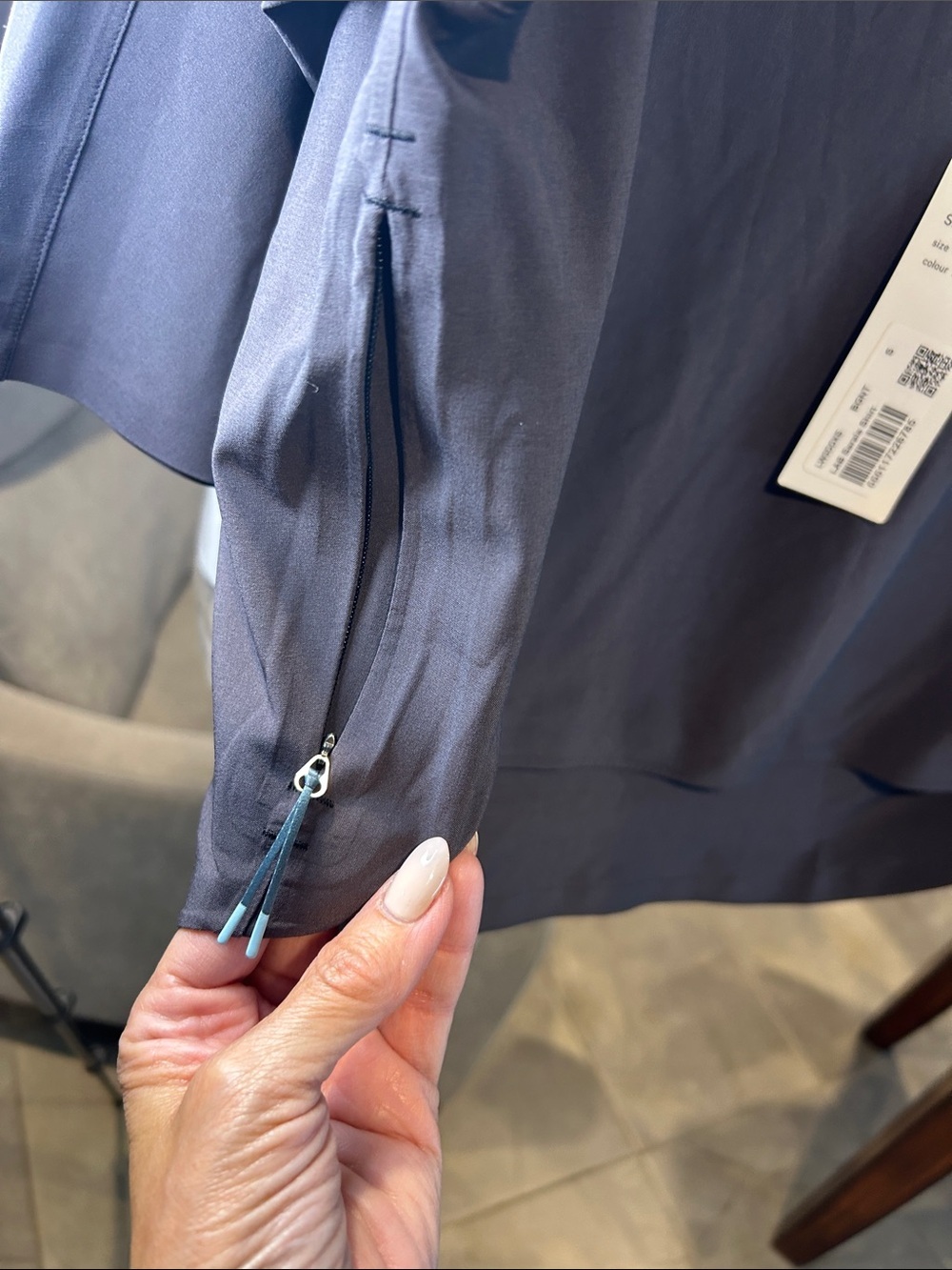 lululemon athletica Women's V-Neck Lab Top in Gray - Picture 5 of 8